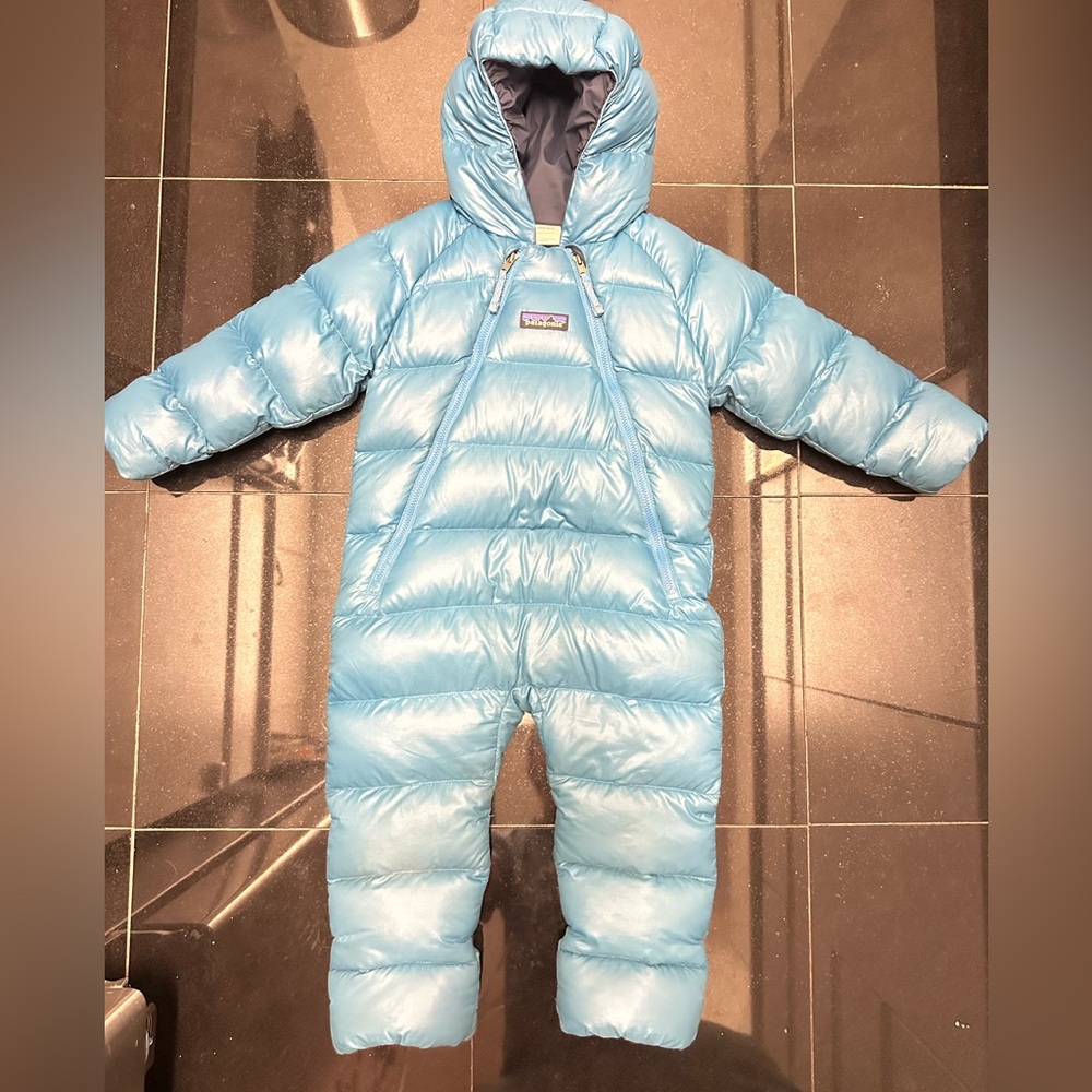 Patagonia snowsuit (12-18m)